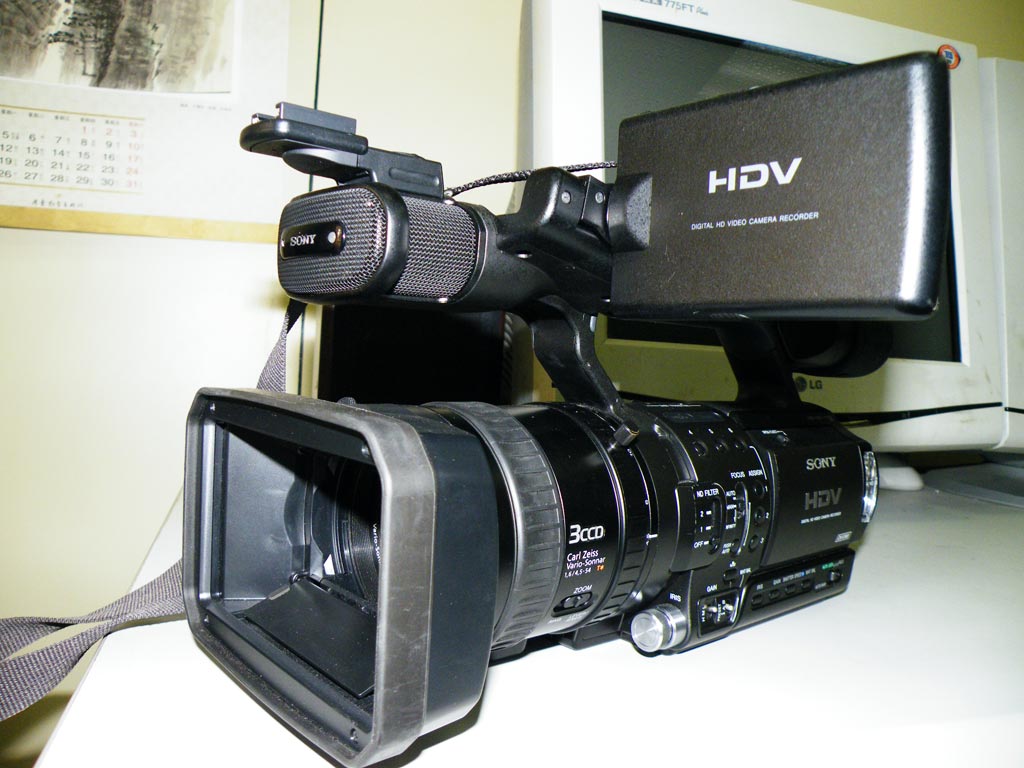Sony HVRZ1C repair, firmware upgrade, SDI port, no power, no audio, liquid salt sand damage, front glass replacement, firewire, rejecting media, physical damage, broken lens, Technical-Service Bulletins - tek media group
